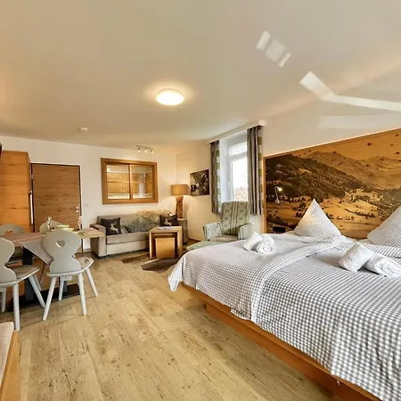 Bergglueck A13 Montana Haus Апартаменты *