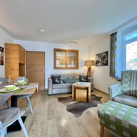 Bergglueck A13 Montana Haus Апартаменты *